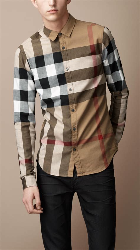 Burberry Men's Casual Button.